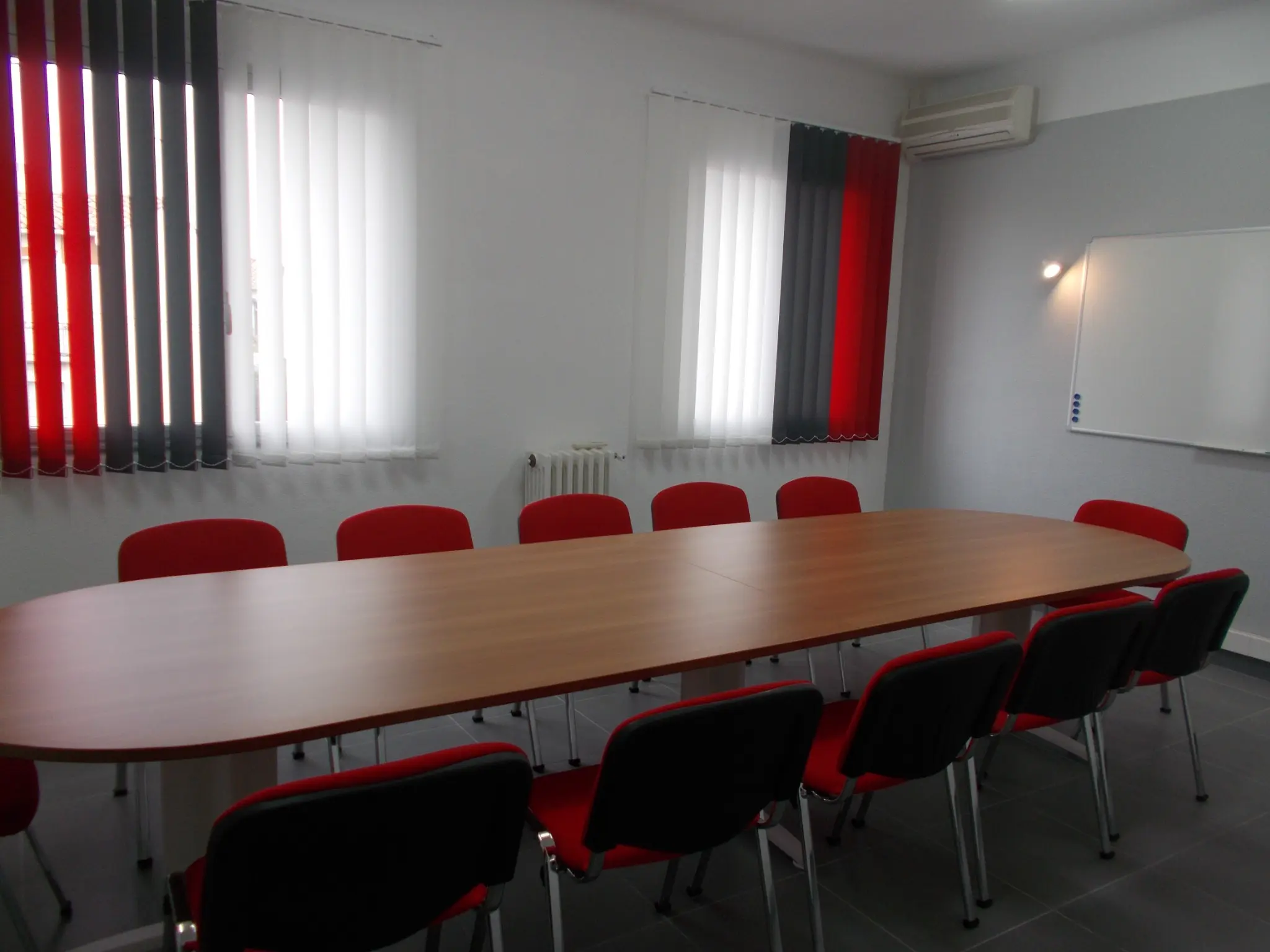 Salle de réunion réelle du Centre d’Affaires Europa